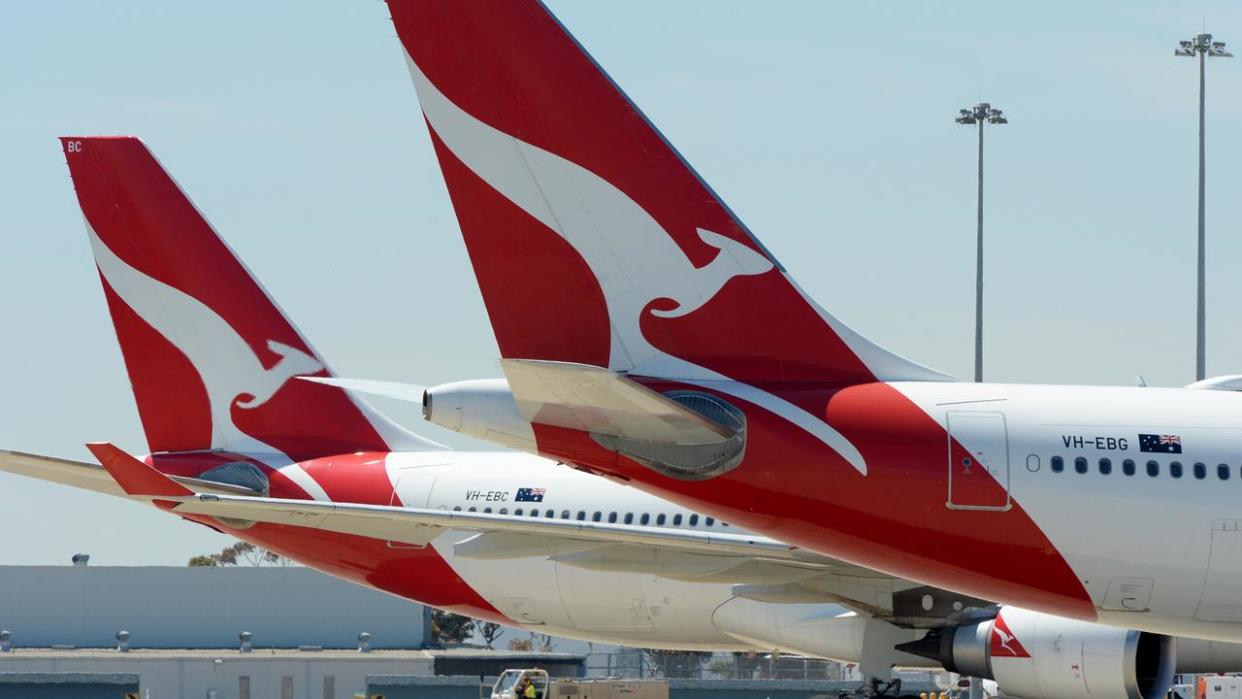 QANTAS RESUMES INT FLIGHTS FROM MELBOURNE