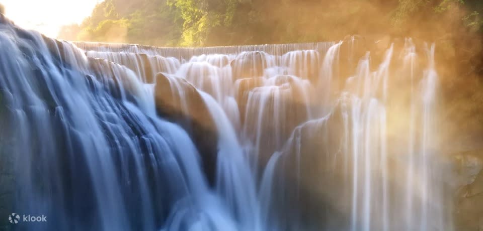 Yehliu Geopark, Jiufen, Shifen and Golden Waterfall Day Tour from Taipei. (Photo: Klook SG)