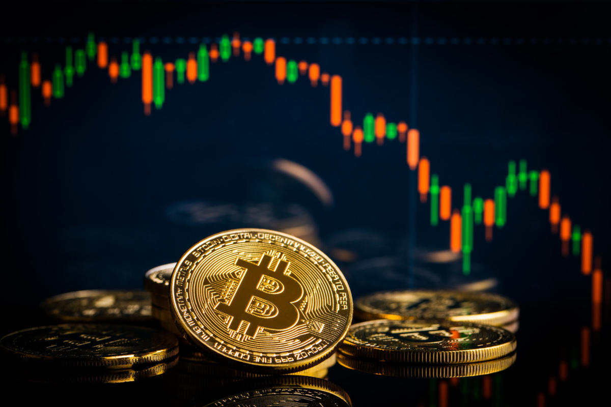 Bitcoin dives to US$28,500; Coinbase buoyed by US futures approval; Fed minutes cast shadow over equities