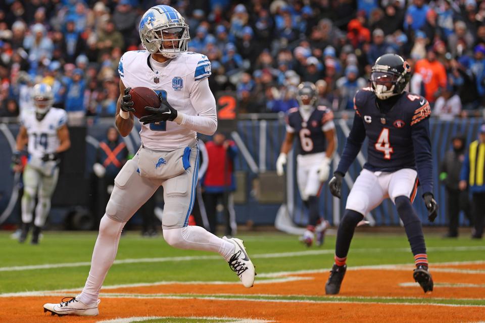 1845468738.jpg CHICAGO, ILLINOIS - DECEMBER 10: Josh Reynolds #8 of the Detroit Lions catches a touchdown pass during the second quarter in the game against the Chicago Bears at Soldier Field on December 10, 2023 in Chicago, Illinois. (Photo by Michael Reaves/Getty Images)