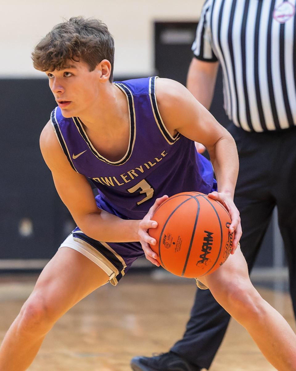 Fowlerville's Brendan Ray with the ball in the Gladiators 73-41 loss to Pinckney Thursday, Dec. 22, 2022 in Pinckney. Timothy Arrick/For The Livingston Daily