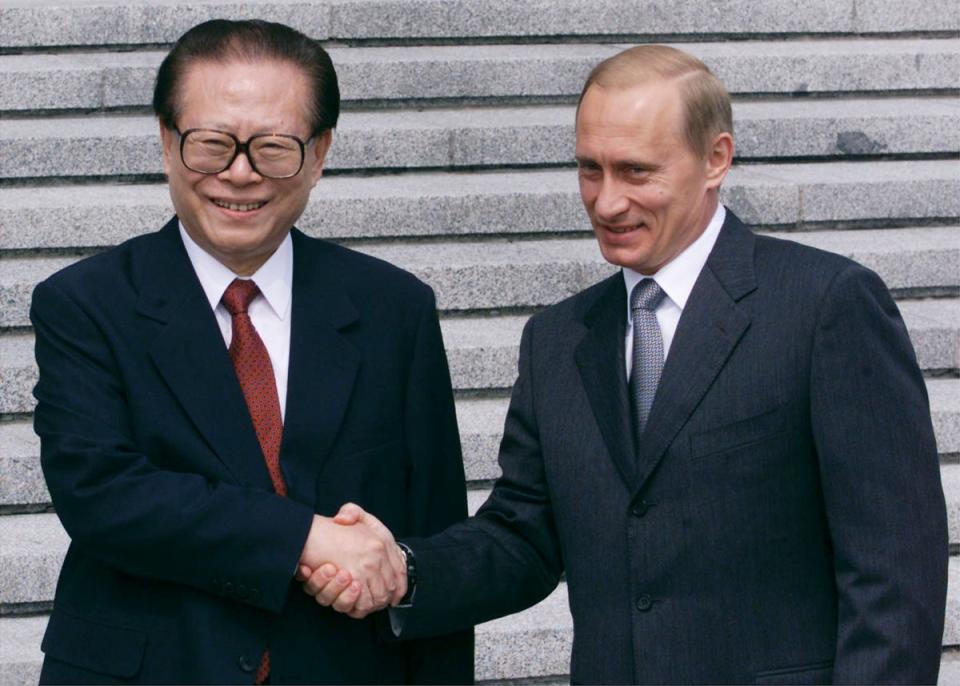 Jiang Zemin meeting Russian president Vladimir Putin (REUTERS)