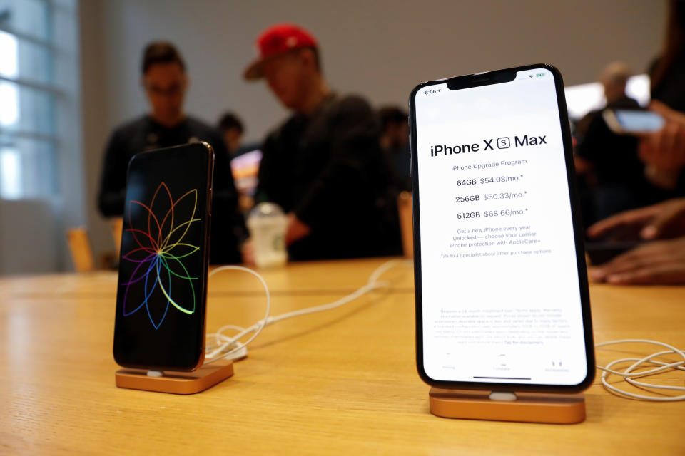 The new Apple iPhone Xs Max and iPhone X are seen on display at the Apple Store in Manhattan, New York, U.S., September 21, 2018.  REUTERS/Shannon Stapleton