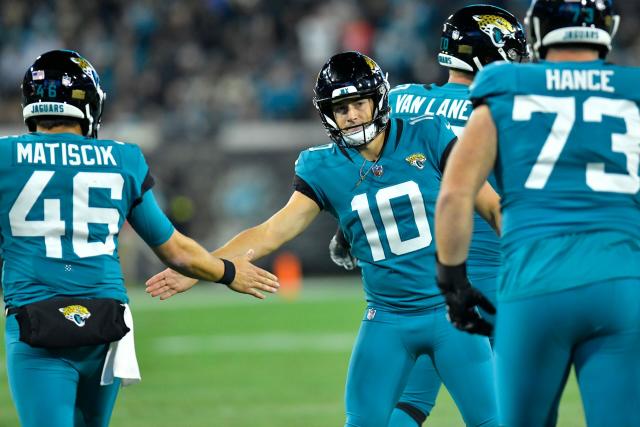 Lawrence rallies Jaguars from 27 down to beat Chargers in AFC playoffs