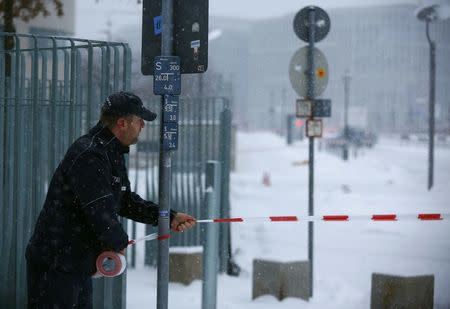 Police secures the area around suspicious yellow postal crates near the chancellory in Berlin, Germany on January 6, 2016. REUTERS/Hannibal Hanschke