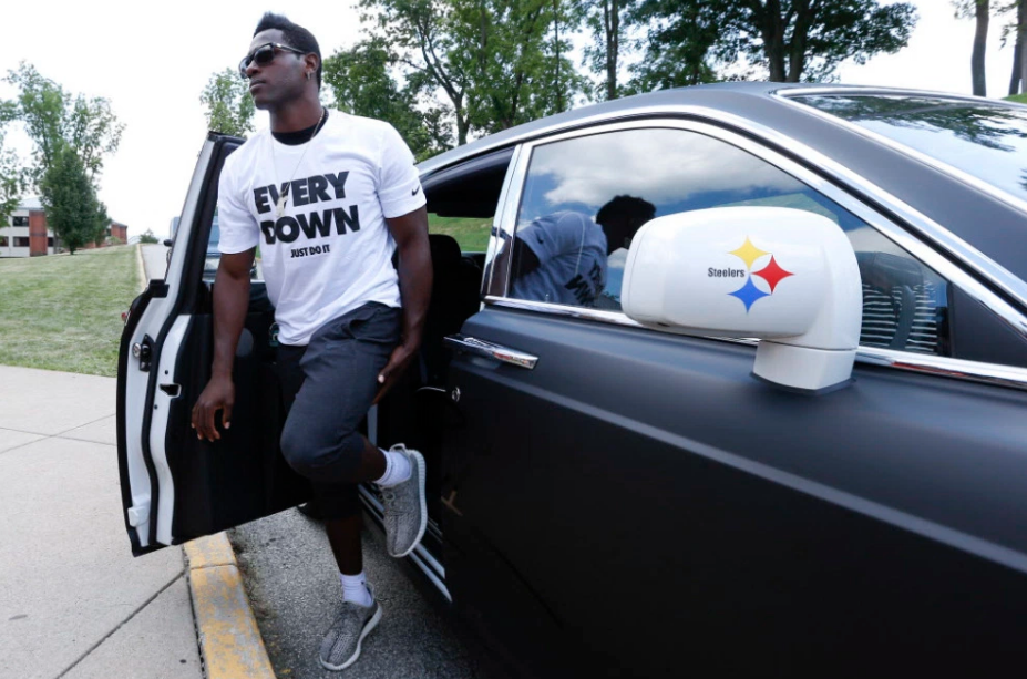 Antonio Brown, always in style (AP)