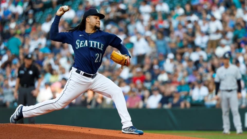 Aug 9, 2022; Seattle, Washington, USA; Seattle Mariners starting pitcher Luis Castillo (21) throws against the New York Yankees during the first inning at T-Mobile Park.