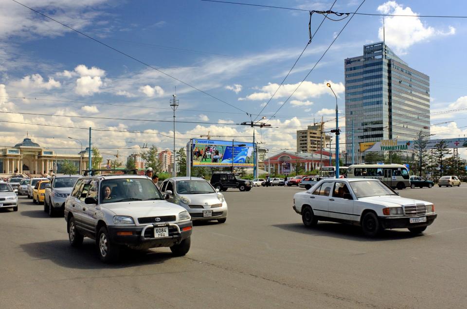 <p>Mongolians drive on the right side of the road but about <strong>48%</strong> of the cars registered in the country are right-hand drive. That figure goes up to <strong>55%</strong> in Ulaanbaatar, the capital. An even mix of right- and left-hand drive cars is as chaotic as it sounds and officials are considering import restrictions.</p>