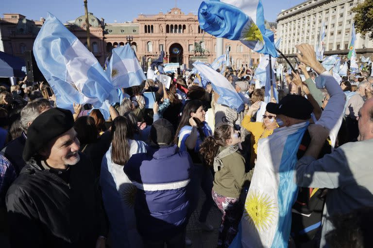 Productores y gente de la ciudad se mezclaron en Plaza de Mayo