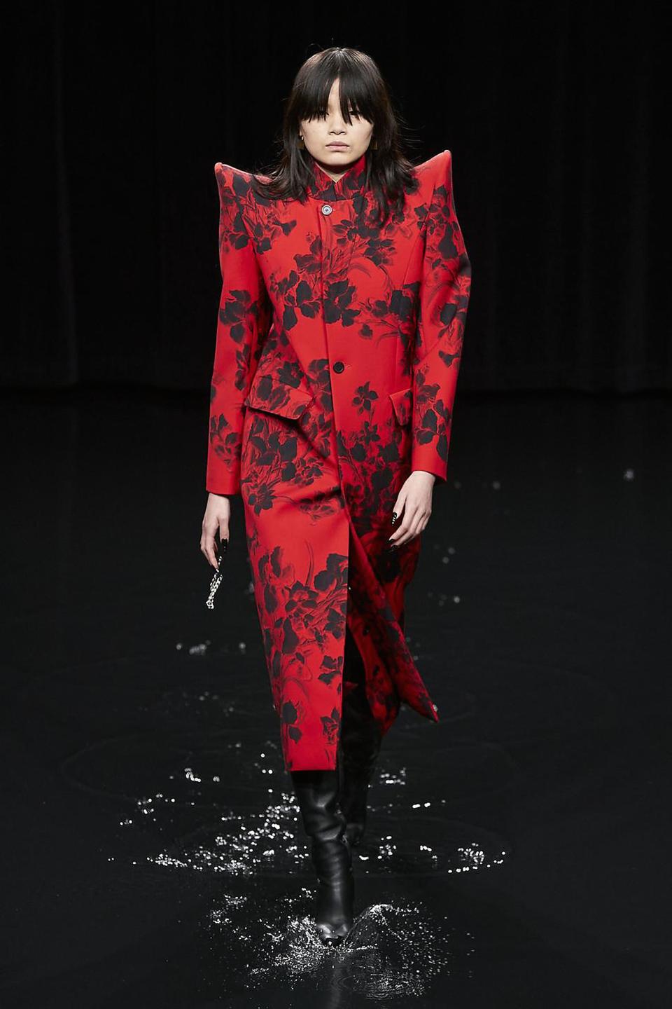 <h1 class="title">FRANCE-PARIS-FASHION WEEK-BALENCIAGA</h1><cite class="credit">Xinhua via Getty Images</cite>