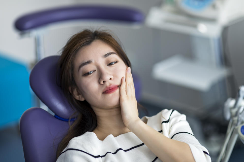 牙醫師劉馥萱在臉書分享「怎麼預防牙周病」，提醒網友做好口腔保健。（示意圖，非圖片當事人。圖片來源：Getty Creative）