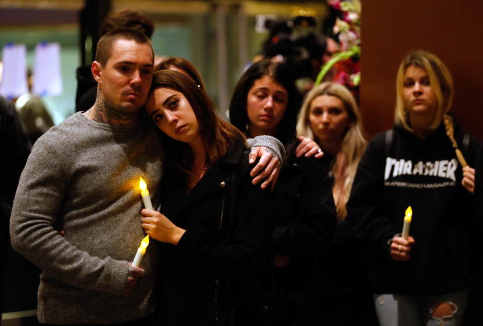 Mourners attend a vigil in Thousand Oaks, California, for the victims of the mass shooting. (Photo: Mike Blake / Reuters)