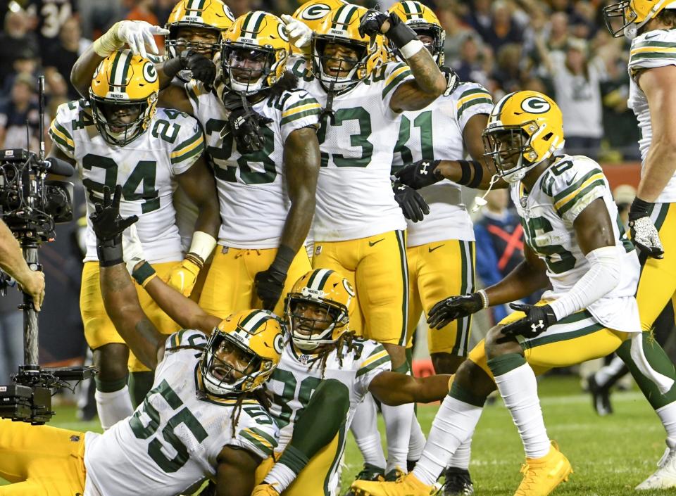 Green Bay Packers players pose for the camera after their 10-3 win over the Chicago Bears in the first game of the regular season on September 5, 2019. (AP Foto/David Banks)