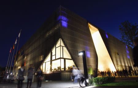 Visitors form a queue at the entrance to the Museum of the History of the Polish Jews, on the Night of the Museums in Warsaw in this May 18, 2013 file photo. REUTERS/Peter Andrews/Files