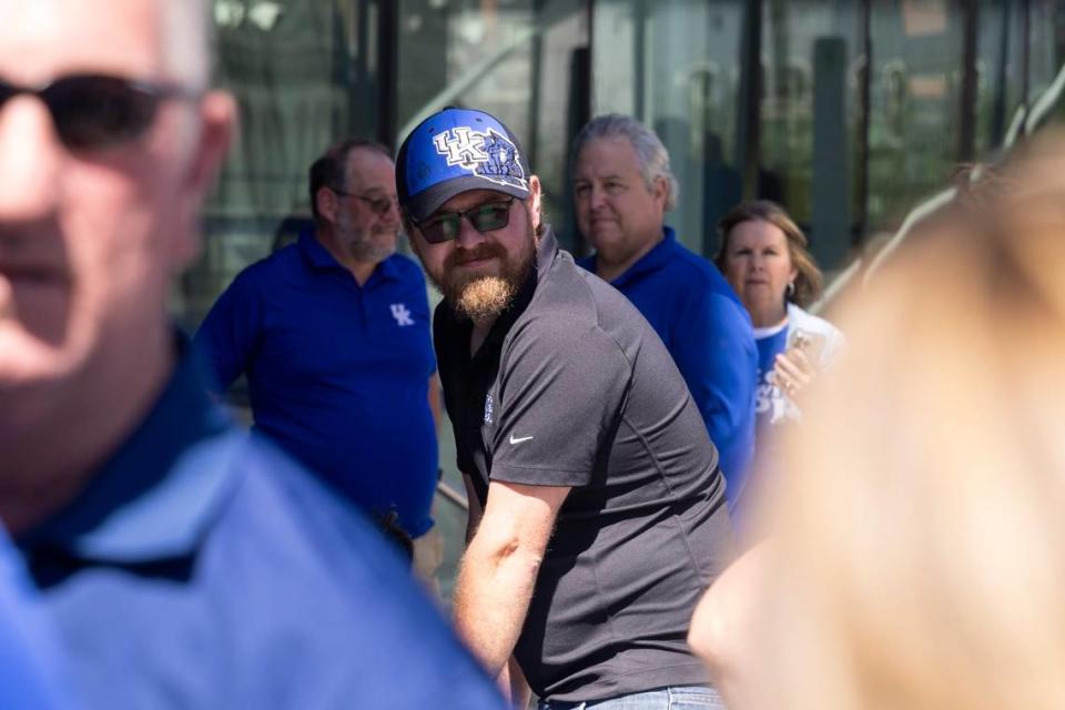 Kevin Wynn and his family were the first Kentucky fans to line up at Rupp Arena on Sunday morning, seven hours before doors opened for Mark Pope’s introductory press conference. Silas Walker/swalker@herald-leader.com