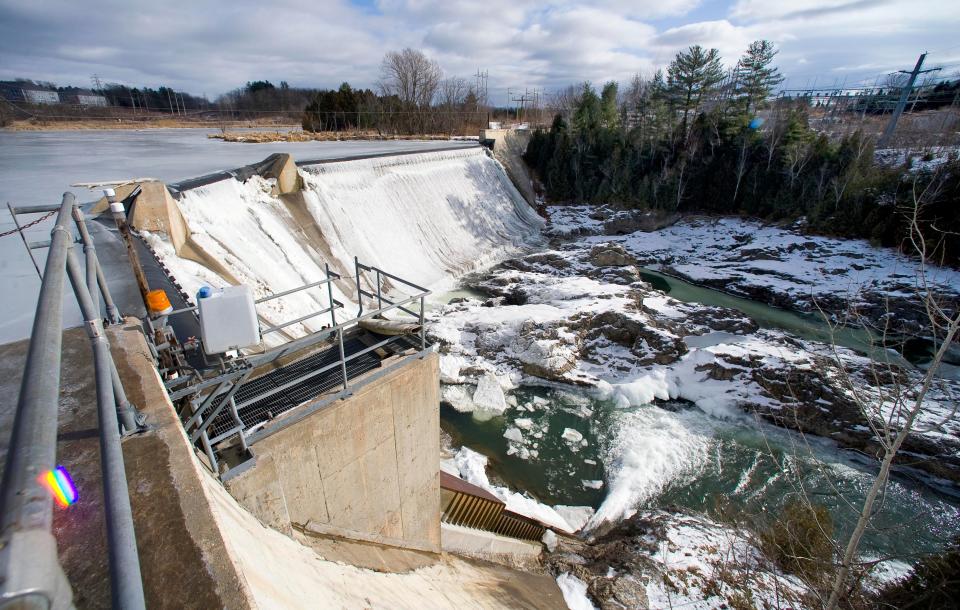 
Dam inspections and safety are a concern of Vermont civil engineers who gave the state a ‘C’ grade in its 2014 infrastructure report card. Big dams, such as Green Mountain Power's dam on the Winooski River in Essex are more frequently inspected than tiny dams, many of which are in poor condition. 
