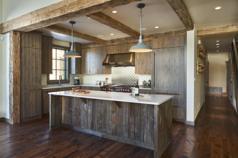 Here's How You Pull Off A Rustic Kitchen, No Matter Where You Actually Live