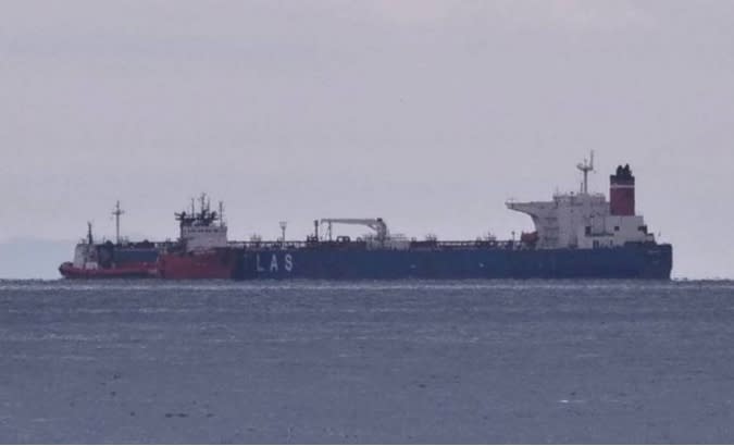 美國在希臘扣押了一艘由俄羅斯人運營，裝載伊朗石油的Lana號油輪，並將石油轉運至美國。   圖 : 翻攝自推特