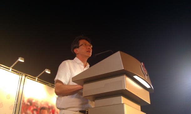 Labour chief and leader of the PAP team contesting in East Coast GRC Lim Swee Say likens the concept of a coalition government to a bowl of 'rojak'. (Yahoo! photo / Jeanette Tan)