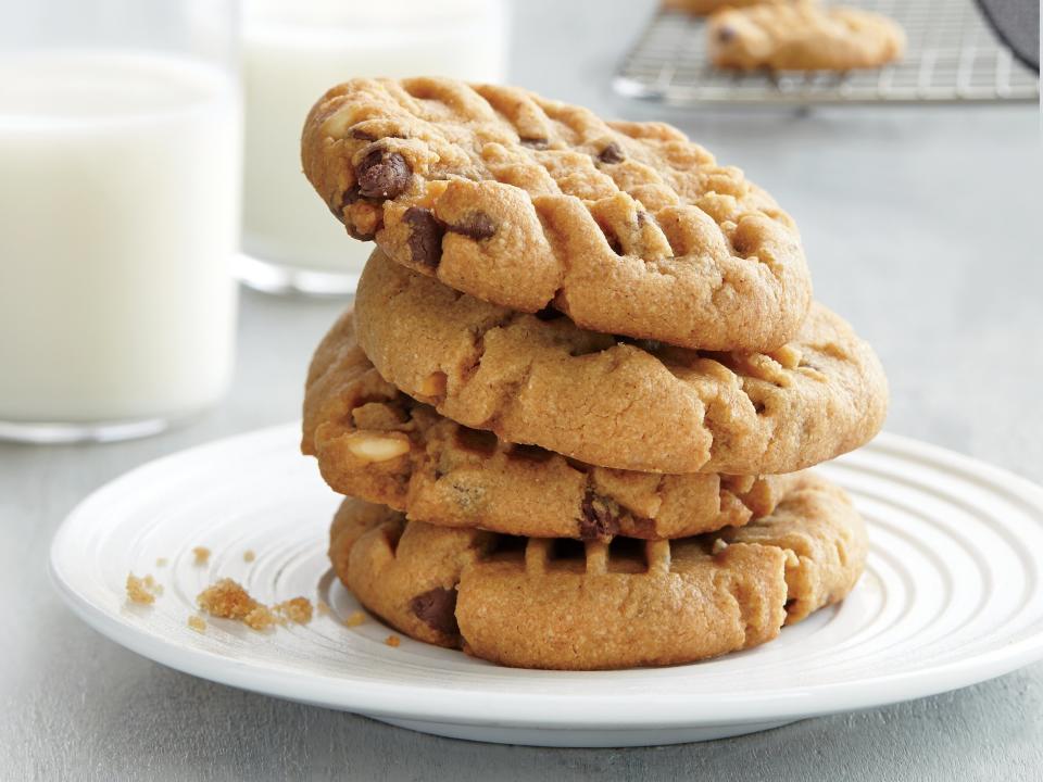 Gluten-Free Peanut Butter Chocolate Chip Cookies