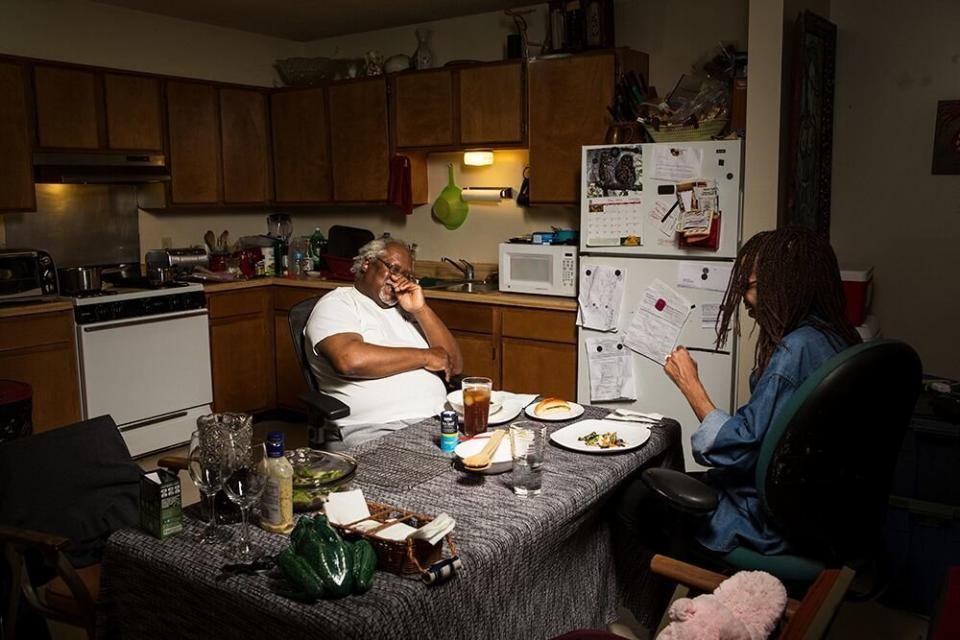 S&aacute;longo and Daphne&nbsp;eat dinner in Mississippi. (Photo: LOIS BIELEFELD)