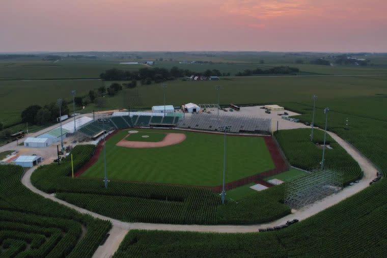 Field of Dreams，「夢田球場」全景。取自大聯盟官方推特