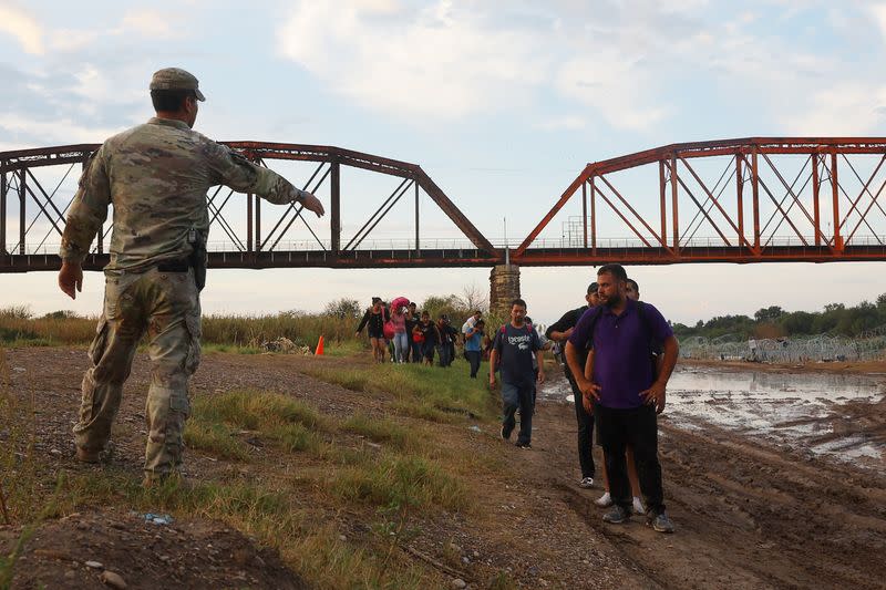 Migrants arrive in Eagle Pass