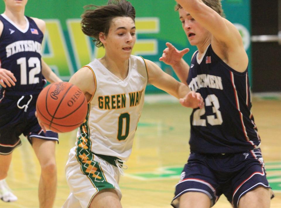 Braylon Bates and his Newark Catholic teammates received the No. 7 seed in the Division IV Central District as they attempt to win their third consecutive title.