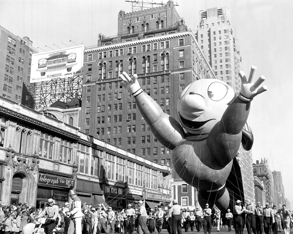 Mighty Mouse makes a spectacle of himself at Macy’s Thanksgiving Day parade on Nov. 22, 1956. (Photo: Hal Mathewson/New York Daily News Archive/Getty Images)