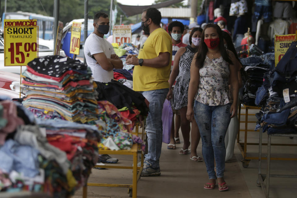 BRASILIA, May 25, 2020 -- People wearing face masks shop in Brasilia, Brazil, May 25, 2020. Brazil on Monday said its death toll from the novel coronavirus climbed to 23,473, following 807 fatalities in a single day.     The total number of people who have tested positive for the disease reached 374,898, with a mortality rate of 6.3 percent, according to the Health Ministry. (Photo by Lucio Tavora/Xinhua via Getty) (Xinhua/ via Getty Images)