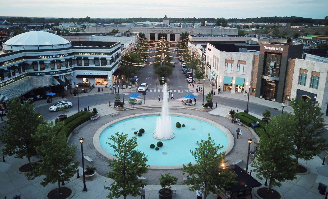 In quite the departure from enclosed malls, Easton Town Center opened in 1999 as an outdoor and indoor shopping, office and apartment development. It now comprises more than 1.6 million square feet of retail space. (Columbus Dispatch photo by Doral Chenoweth III)