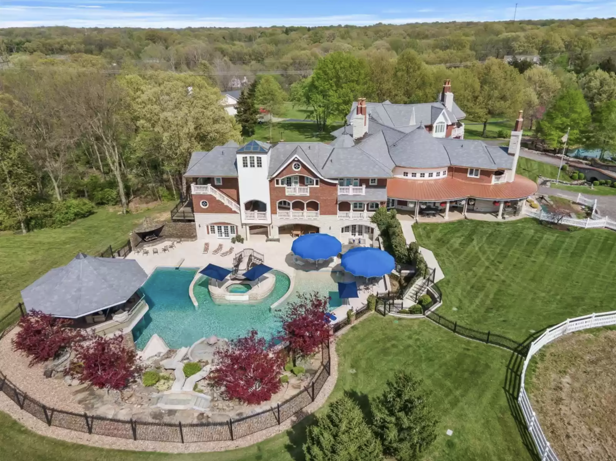 Tricked-Out Missouri Mansion
