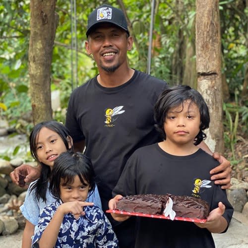 Shuib celebrated his first birthday without his wife