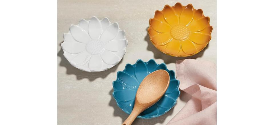 Le Creuset Stoneware Flower Figural Spoon Rest