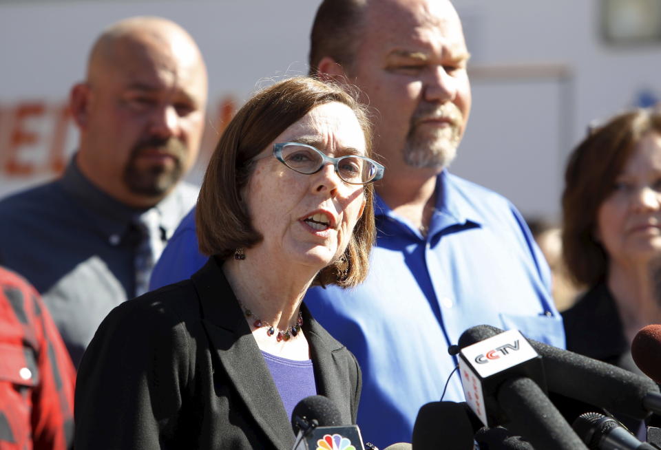 Oregon Governor Kate Brown speaks at a news conference in Roseburg, Oregon October 2, 2015. (Steve Dipaola/Reuters)