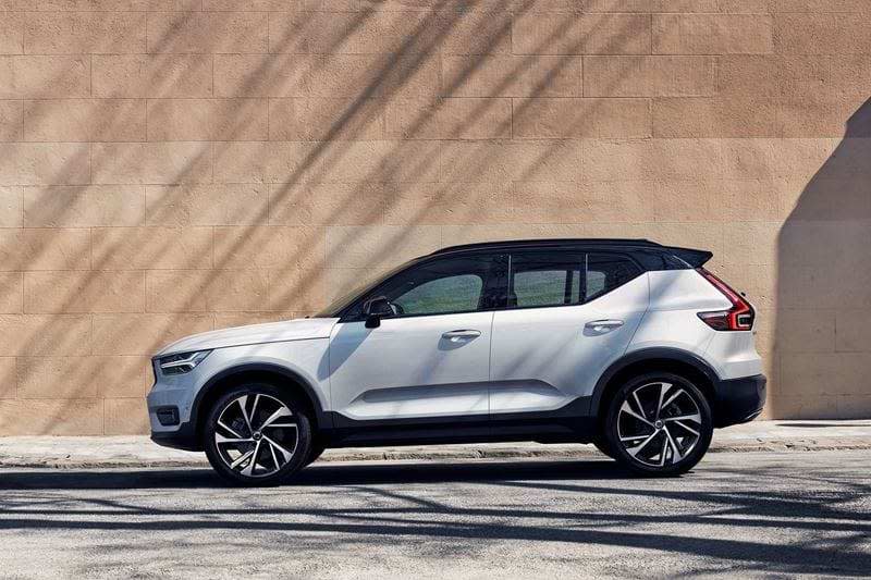 Volvo XC40本月在豪華休旅車排行榜中上升到第4名，是否對Mercedes-Benz GLC、Lexus NX/RX造成威脅有待觀察。（ https://www.volvocars.com/tw/cars/new-models/xc40）