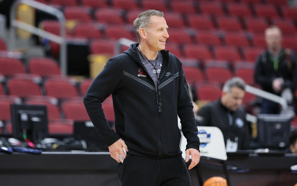 LOUISVILLE, KENTUCKY - MARCH 23:  Nate Oates the head coach of the Alabama Crimson Tide during practice for the NCAA Men's Basketball Tournament - South Regional at KFC YUM! Center on March 23, 2023 in Louisville, Kentucky. (Photo by Andy Lyons/Getty Images)