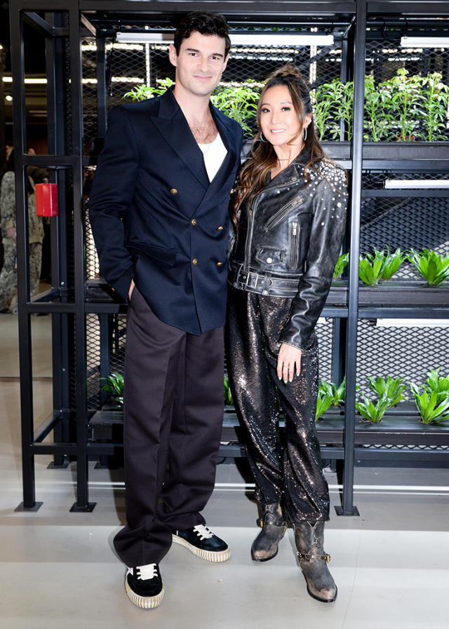 ASHLEY PARK AND PAUL FORMAN (EMILY IN PARIS) AT OFF-WHITE FALL WINTER 2023  SHOW IN PARIS 