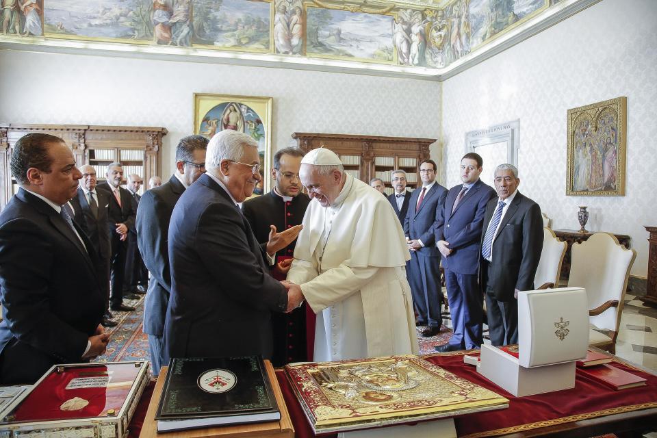 Pope Francis shakes hands with Palestinian President Mahmoud Abbas during a private audience at the Vatican, Saturday, Jan. 14, 2017. (Giuseppe Lami/ANSA pool via AP)