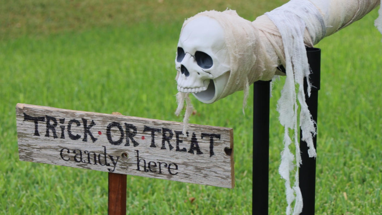 This Halloween, people have been finding innovative ways to celebrate the holiday while maintaining social distancing. (Photo: Jay & Jaimie of Wicked Makers)