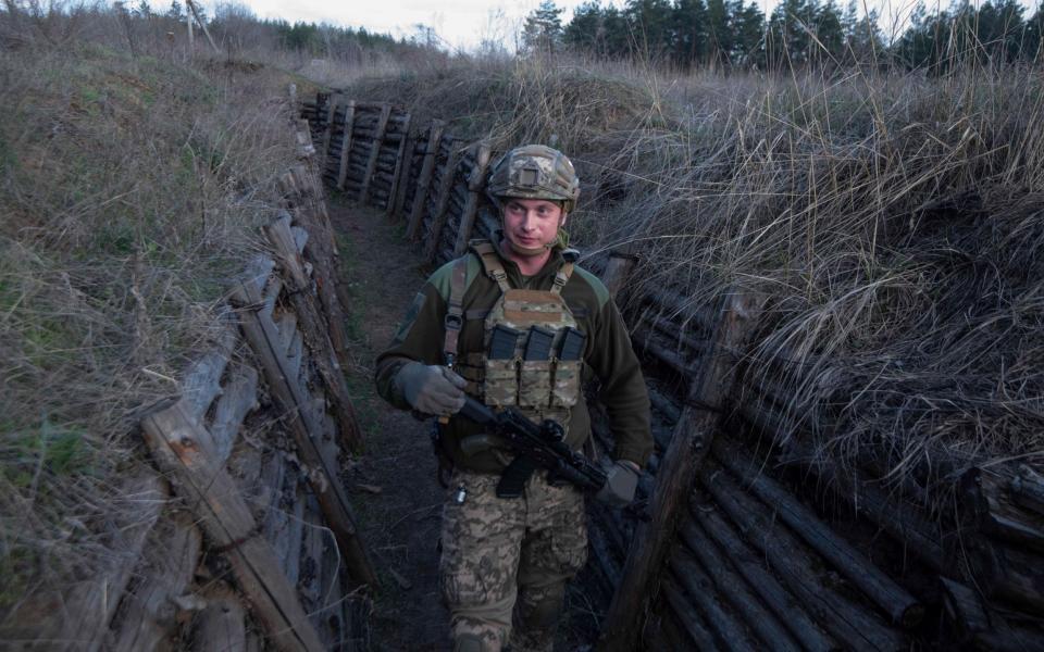 Troops move through trenches along the frontline near Shchastaya, Eastern Ukraine - Julian Simmonds