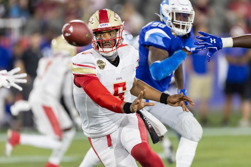 Birmingham Stallions quarterback J'mar Smith tosses a shuffle pass against the New Orleans Breakers.