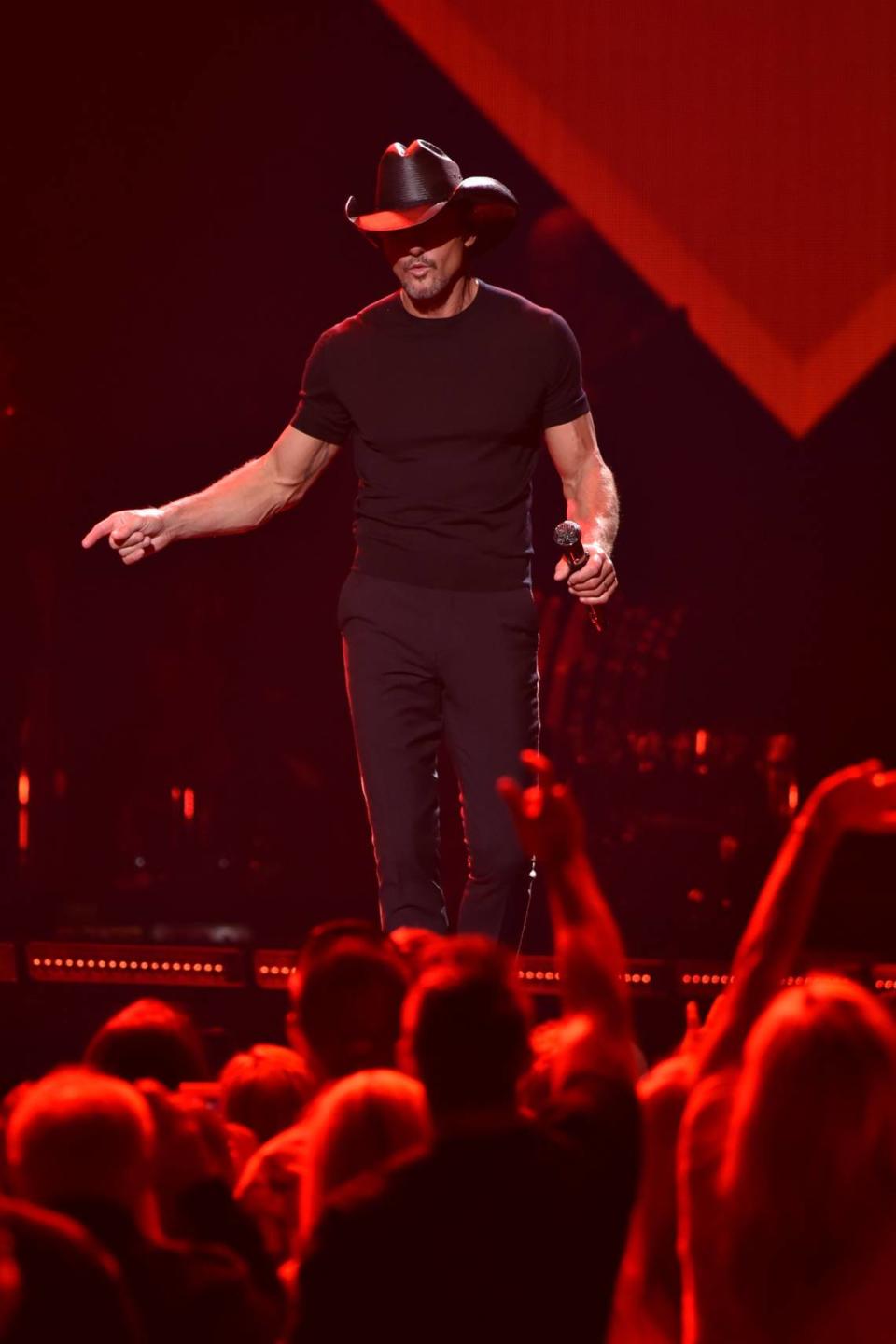 Tim McGraw greets fans in Rupp Arena in 2018. McGraw is bringing his latest tour, “Standing Room Only,” to Lexington in June 2024. Tickets go on sale Aug. 4. Rich Copley/rcopley@herald-leader.com