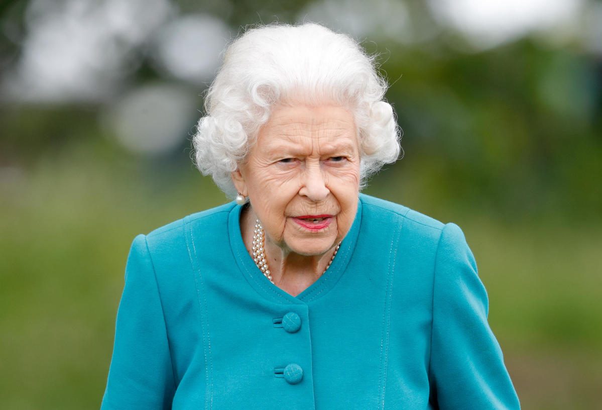 Queen Elizabeth spends night in hospital