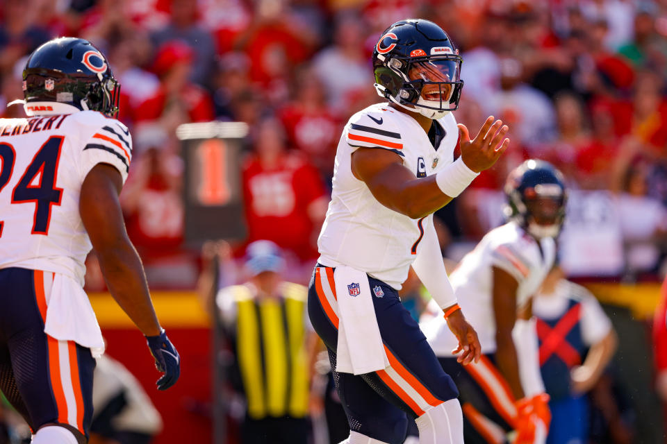 KANSAS CITY, MISSOURI - SEPTEMBER 24: Justin Fields #1 of the Chicago Bears motions before the play begins during the first quarter against the Kansas City Chiefs at GEHA Field at Arrowhead Stadium on September 24, 2023 in Kansas City, Missouri. (Photo by David Eulitt/Getty Images)