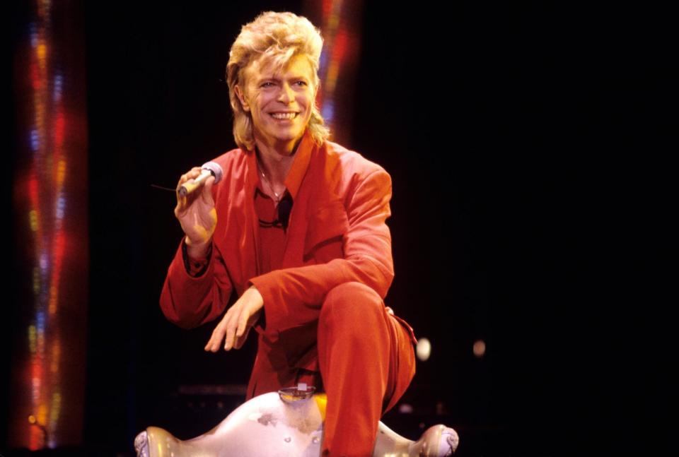 (MANDATORY CREDIT Ebet Roberts/Getty Images) David Bowie performing at Giant Stadium at the Meadowlands in East Rutherford, New Jersey on August 3, 1987. (Photo by Ebet Roberts/Redferns)