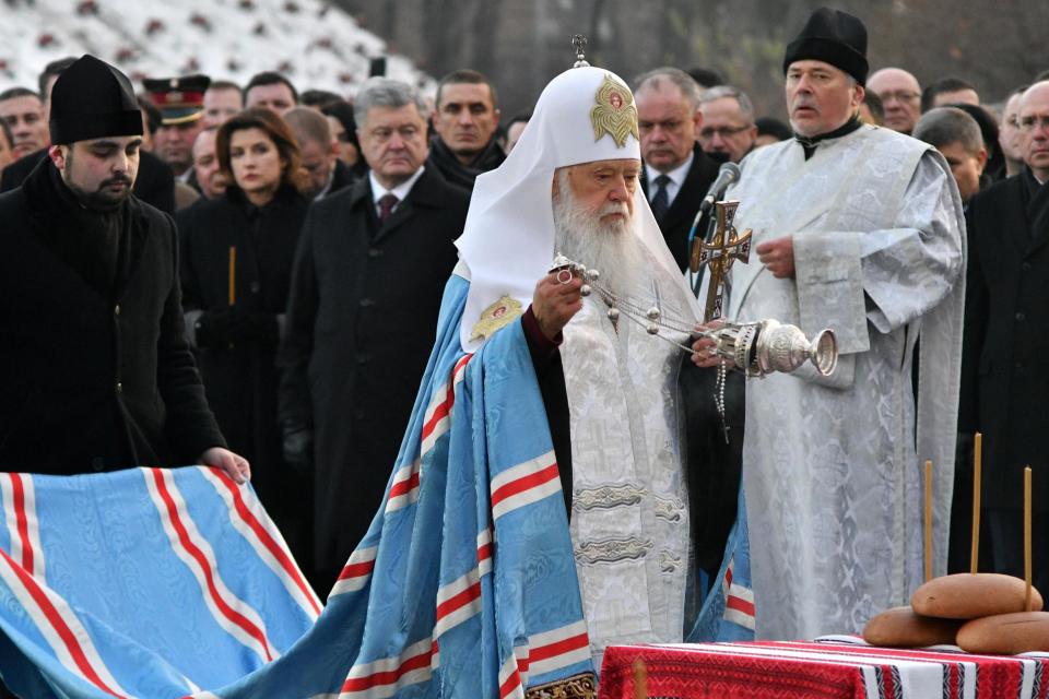 Patriarch Filaret of the Ukrainian Orthodox Church of Kiev's Patriarchate conducts a prayer during a commemoration ceremony at a monument to victims of the Holodomor famine (AFP via Getty Images)