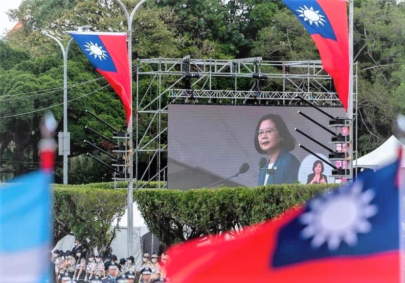 蔡英文將對台灣獨立有利的形勢放水流，以維護假「中華民國」做上大公約數，綁架台灣人做中國人。示意圖／總統府官網