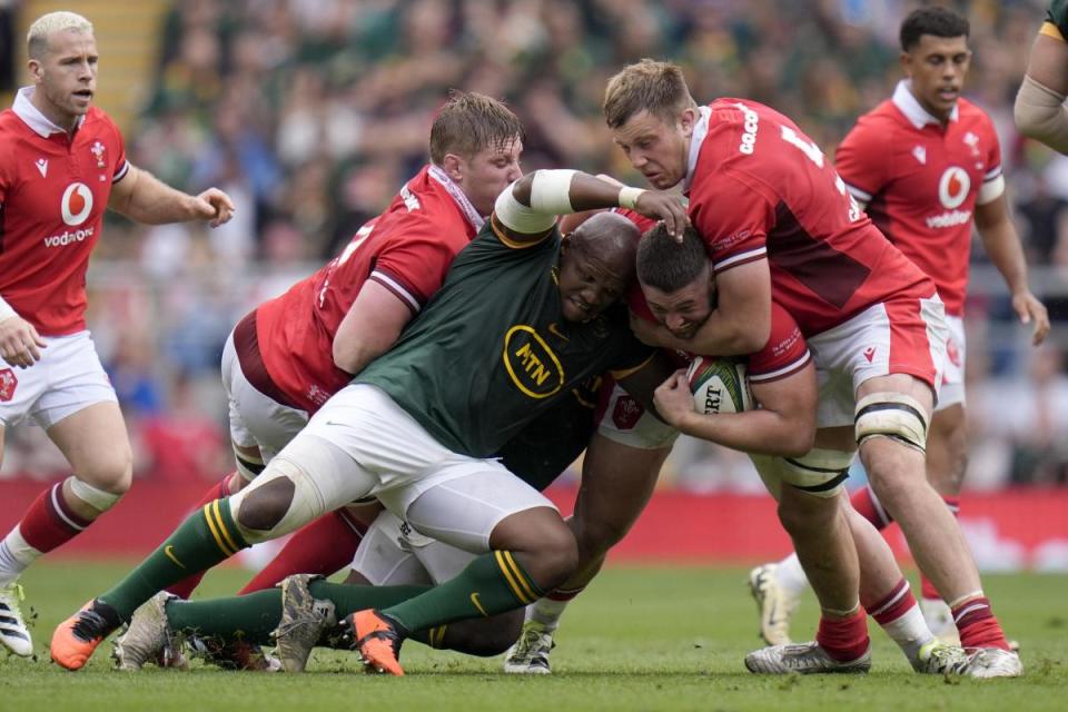 COLLISION: Dragons lock Ben Carter (right) lends his weight to Gareth Thomas in a carry against South Africa <i>(Image: PA)</i>