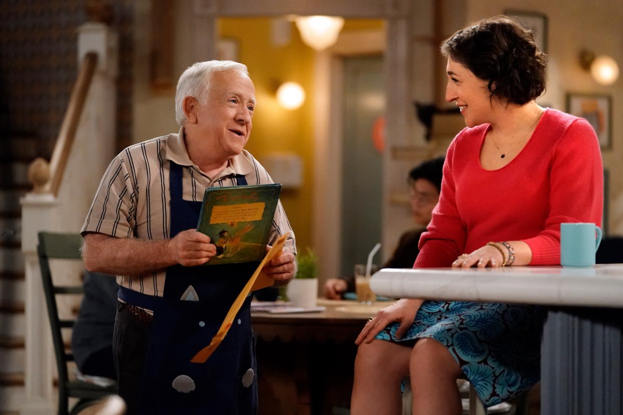 Leslie Jordan and Mayim Bialik star in 